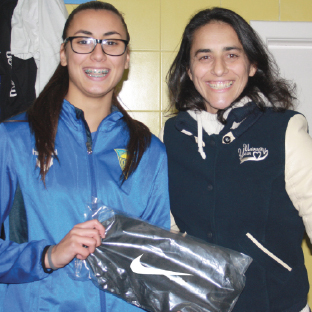 Jogadoras recebem bolsas Nike
