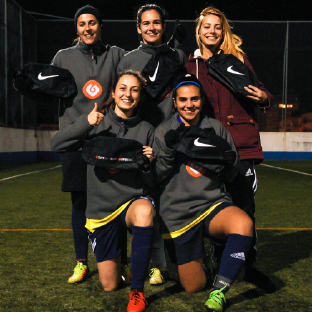 APJA e SJPF entregam bolsas Nike s jogadoras