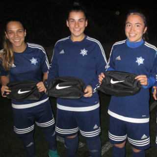 Jogadoras do campeonato Promoo recebem bolsas Nike